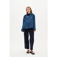 Kurzer Trenchcoat aus Denim