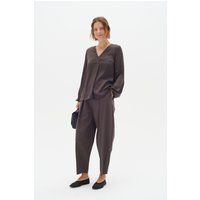 Hose mit schmal zulaufendem Bein und entspannter Passform