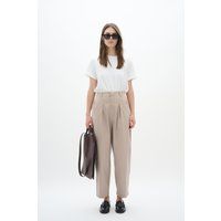 Hochtaillierte Bundfaltenhose mit weitem Bein