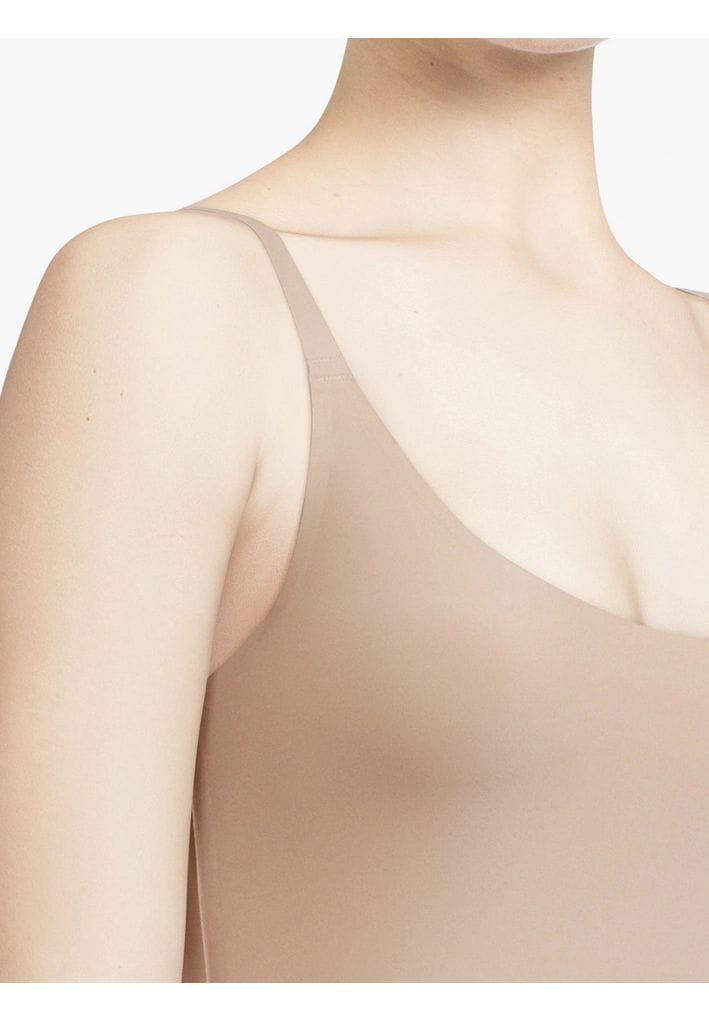 Formendes Unterkleid mit verstellbaren Trägern