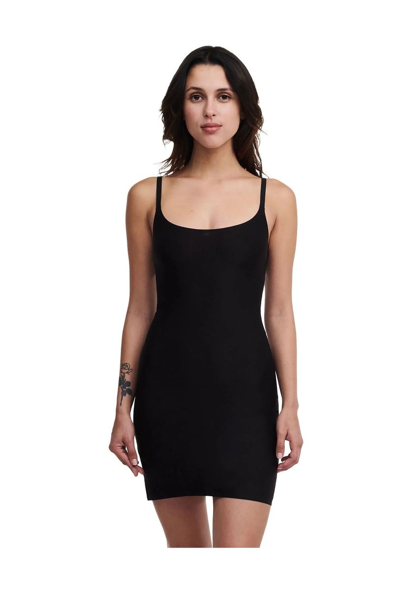 Formendes Unterkleid mit dünnen Trägern