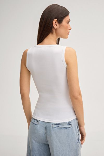 Geripptes Baumwoll-Tanktop Minimalistisches Design Monochromer Aufnäher Ärmellos Weiß