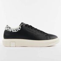 Sneakers im urbanen Lederlook