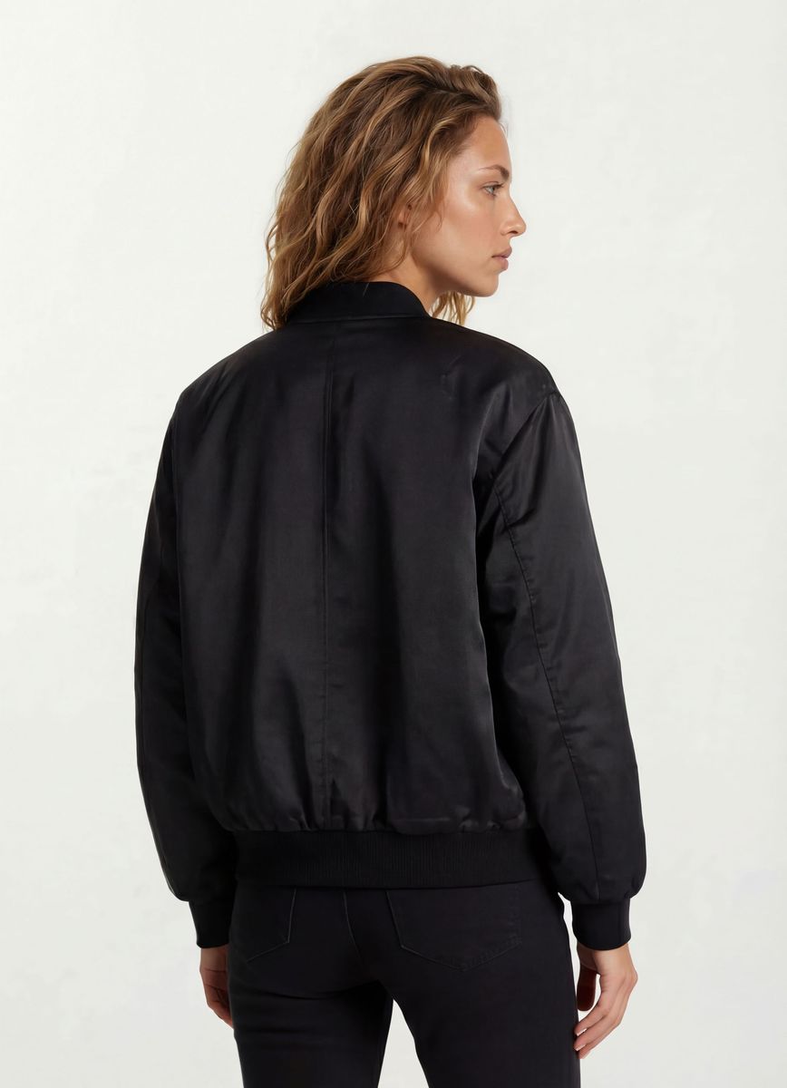 Klassische Bomberjacke mit Satin-Finish