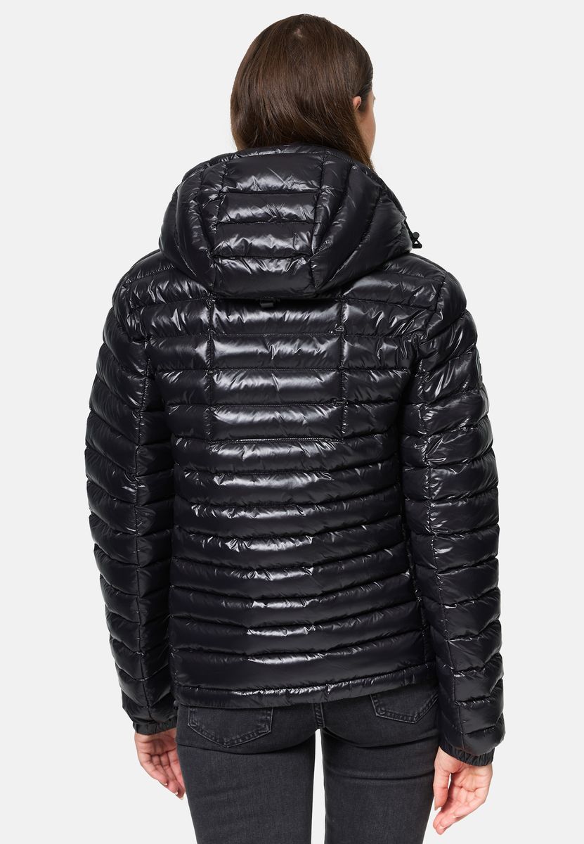 Glänzende Steppjacke mit Kapuze