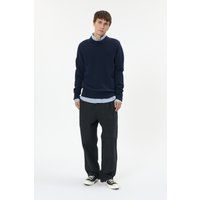 Klassischer marineblauer Rundhals-Pullover