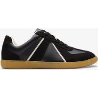 Schwarze Turnschuhe im Retro-Stil