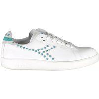Ledersneakers mit Nietendetails
