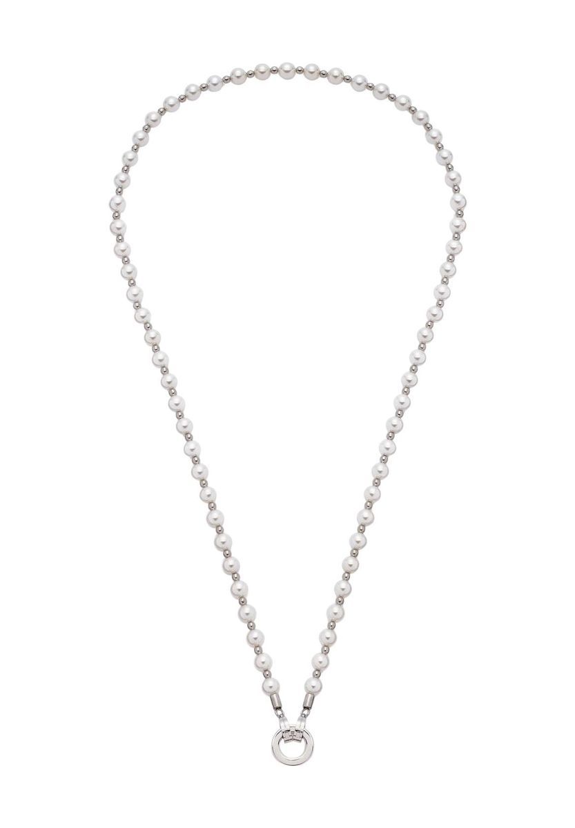 Imitierte Perlenkette mit silberfarbenen Perlen