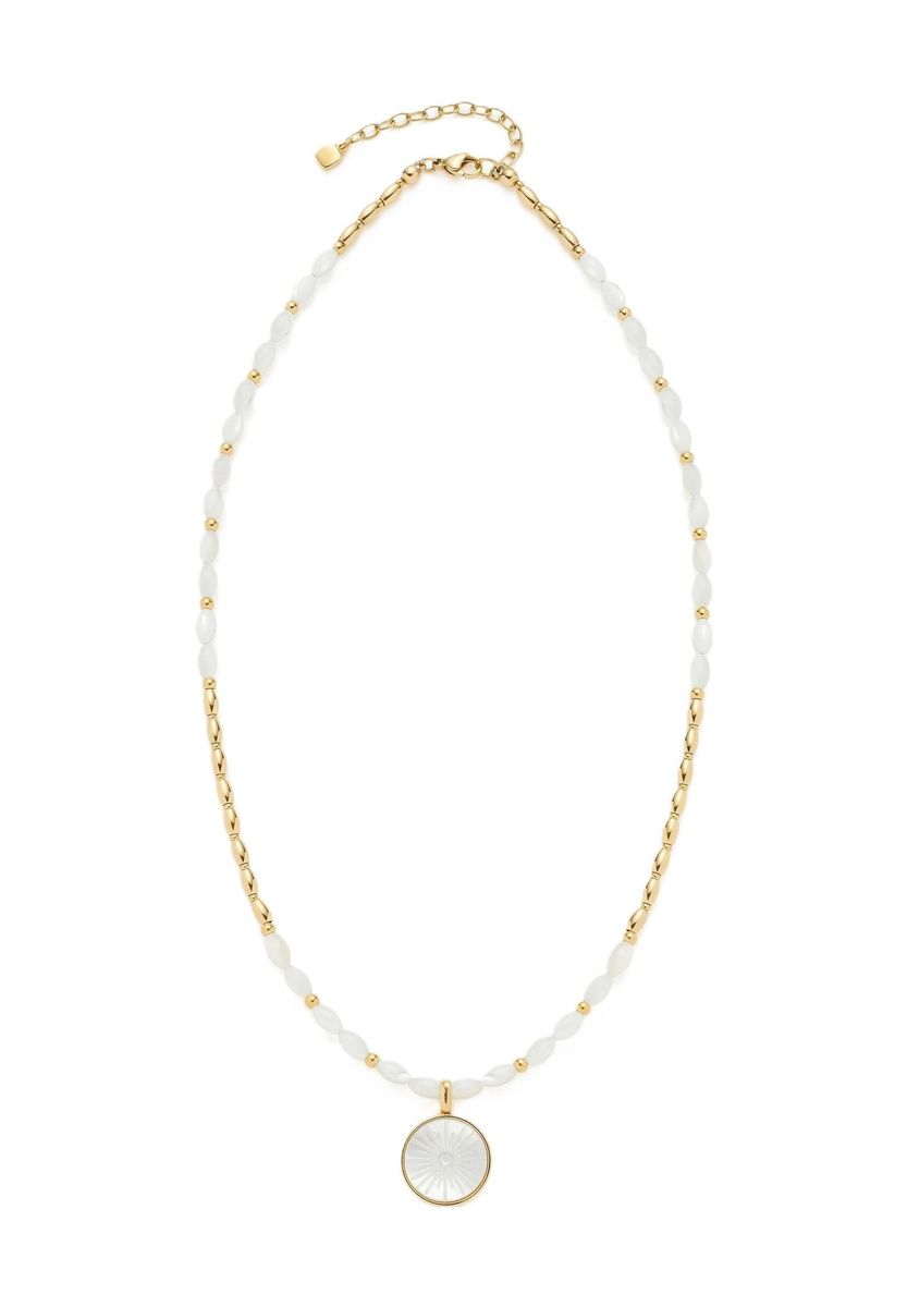 Zarte Halskette mit Perlen und Goldakzenten