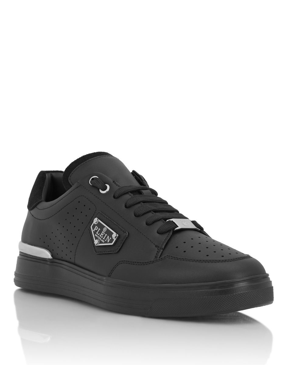 Low-Top Leder-Sneaker mit Logo-Plakette