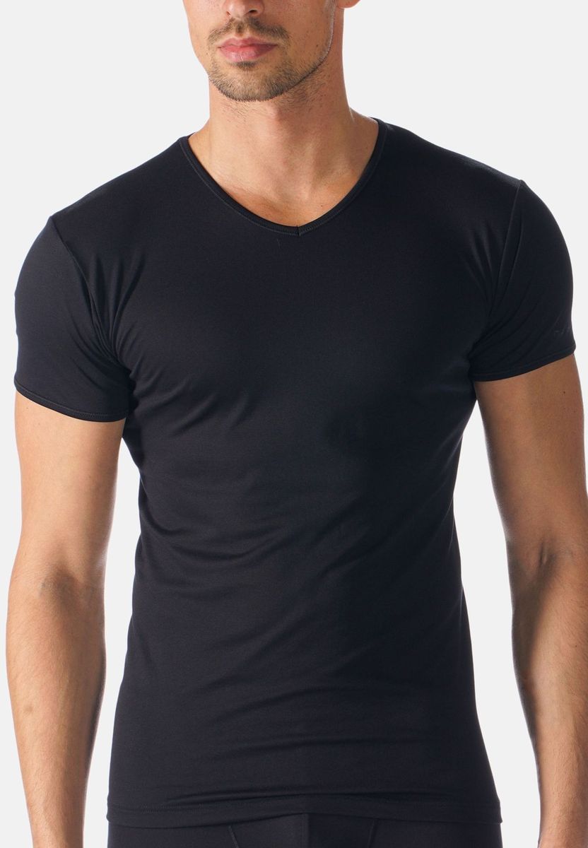 Enganliegendes Unterhemd mit V-Ausschnitt in Schwarz