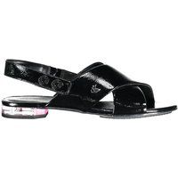 Slingback-Sandalen aus Lackleder mit Kreuzriemen