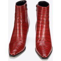 Ankle-Boots aus burgunderrotem Krokoleder mit Absatz