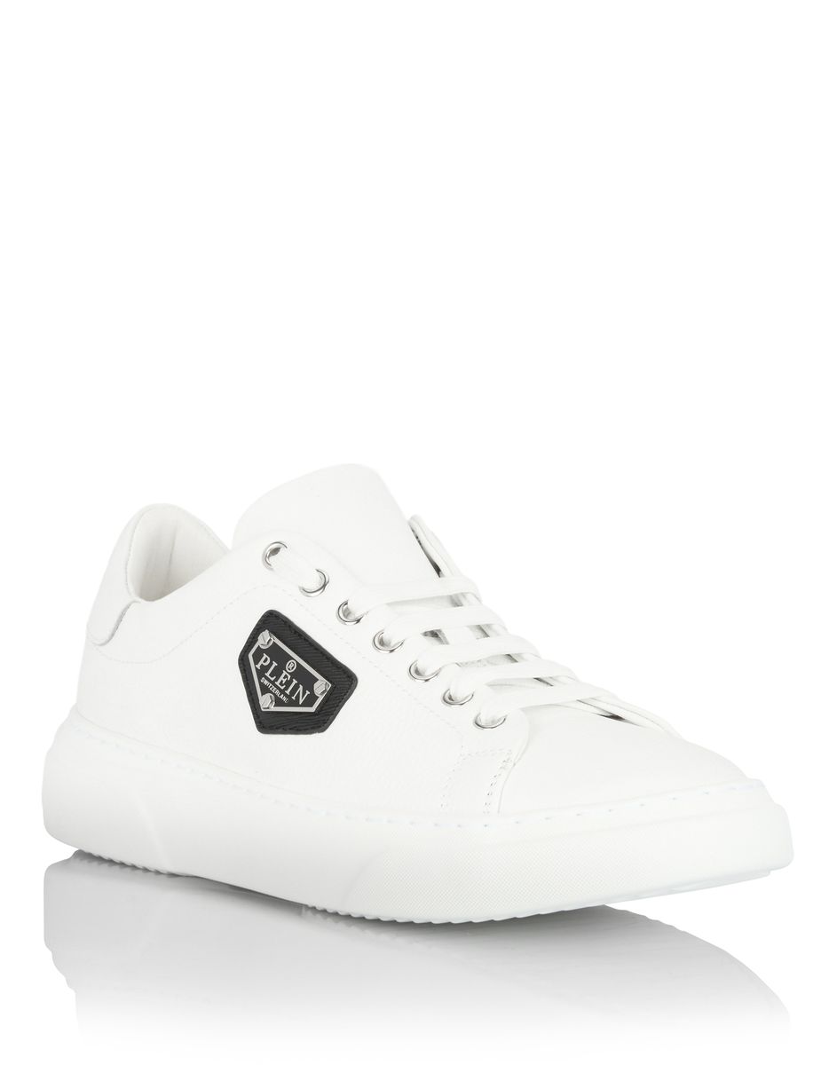 Ikonische Low-Top-Sneaker mit Logo
