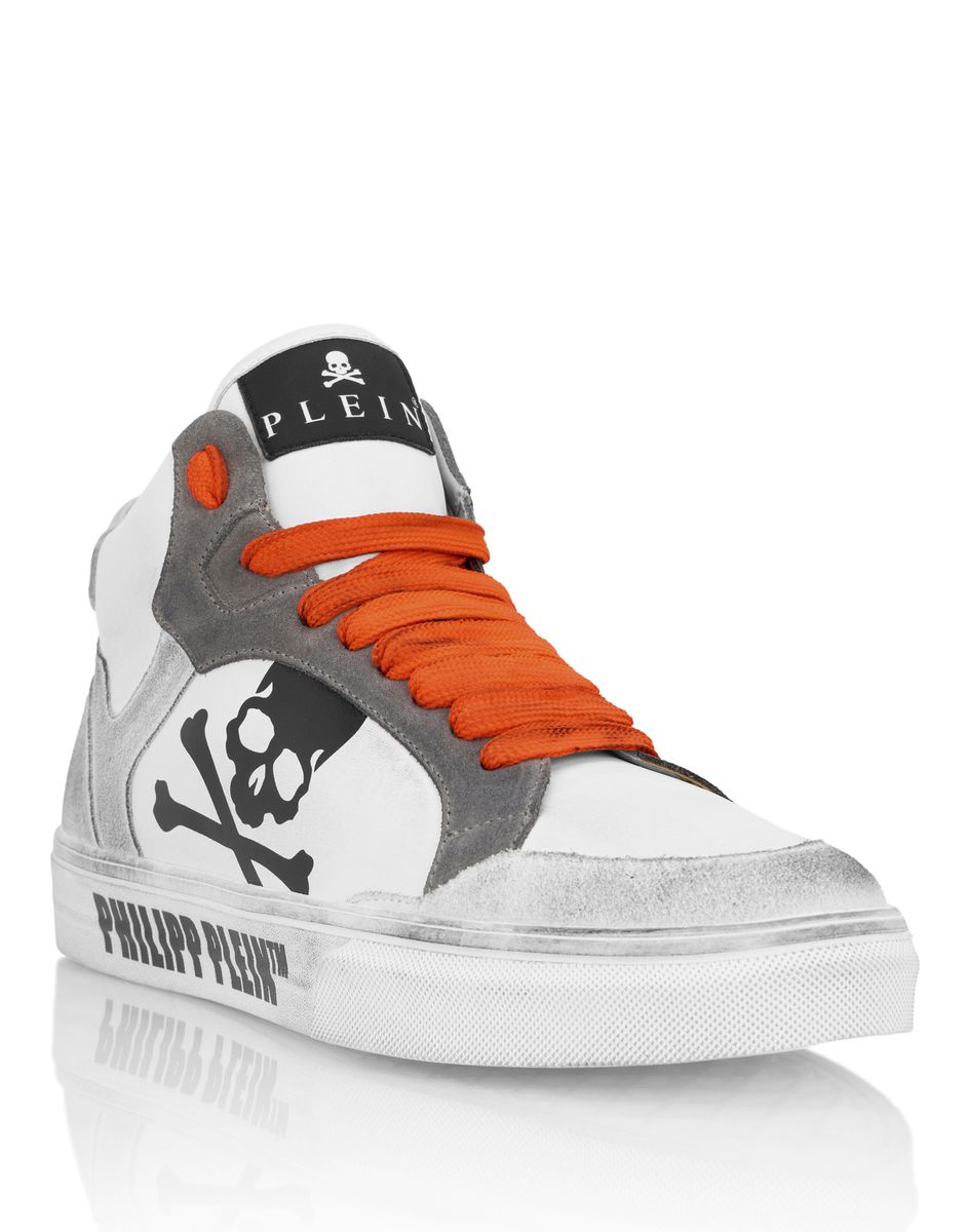 High-Top-Sneaker mit Totenkopf-Grafik
