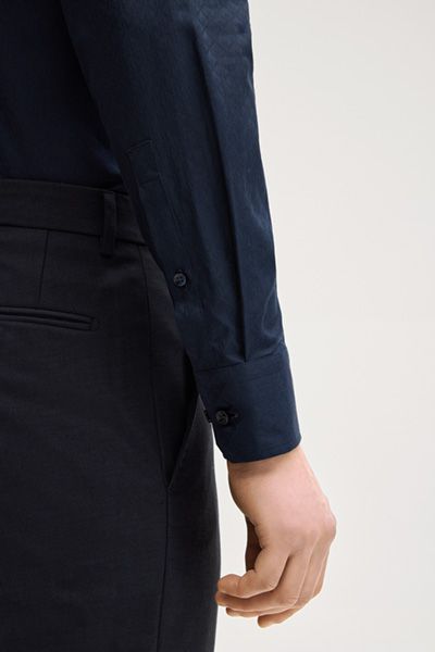 Mano Pares Marineblau Gemustertes Hemd mit Kentkragen in Slim Fit