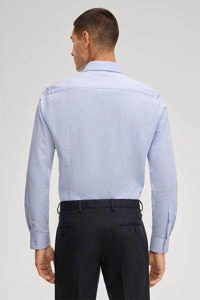Modernes Slim-Fit Businesshemd aus hellblauer Baumwolle