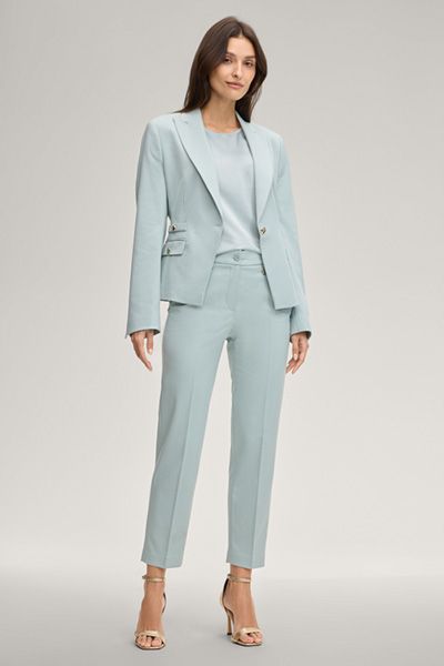 Hellblaue, verkürzte Knöchelhose mit Gürtelschlaufen & Akzenten