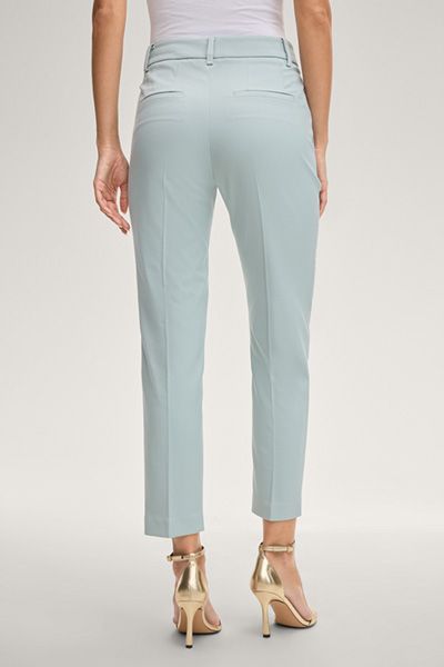 Hellblaue, verkürzte Knöchelhose mit Gürtelschlaufen & Akzenten