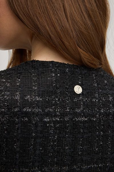 Abstrakte schwarze Tweed-Weste mit Taillengürtel und goldenen Knöpfen