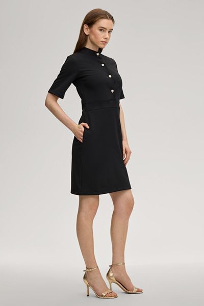 Sweatkleid Tibra Schwarzes knielanges Kleid mit Stehkragen und Knöpfen