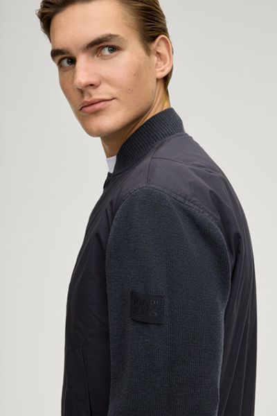 Hybrid-Bomberjacke mit Strickärmeln