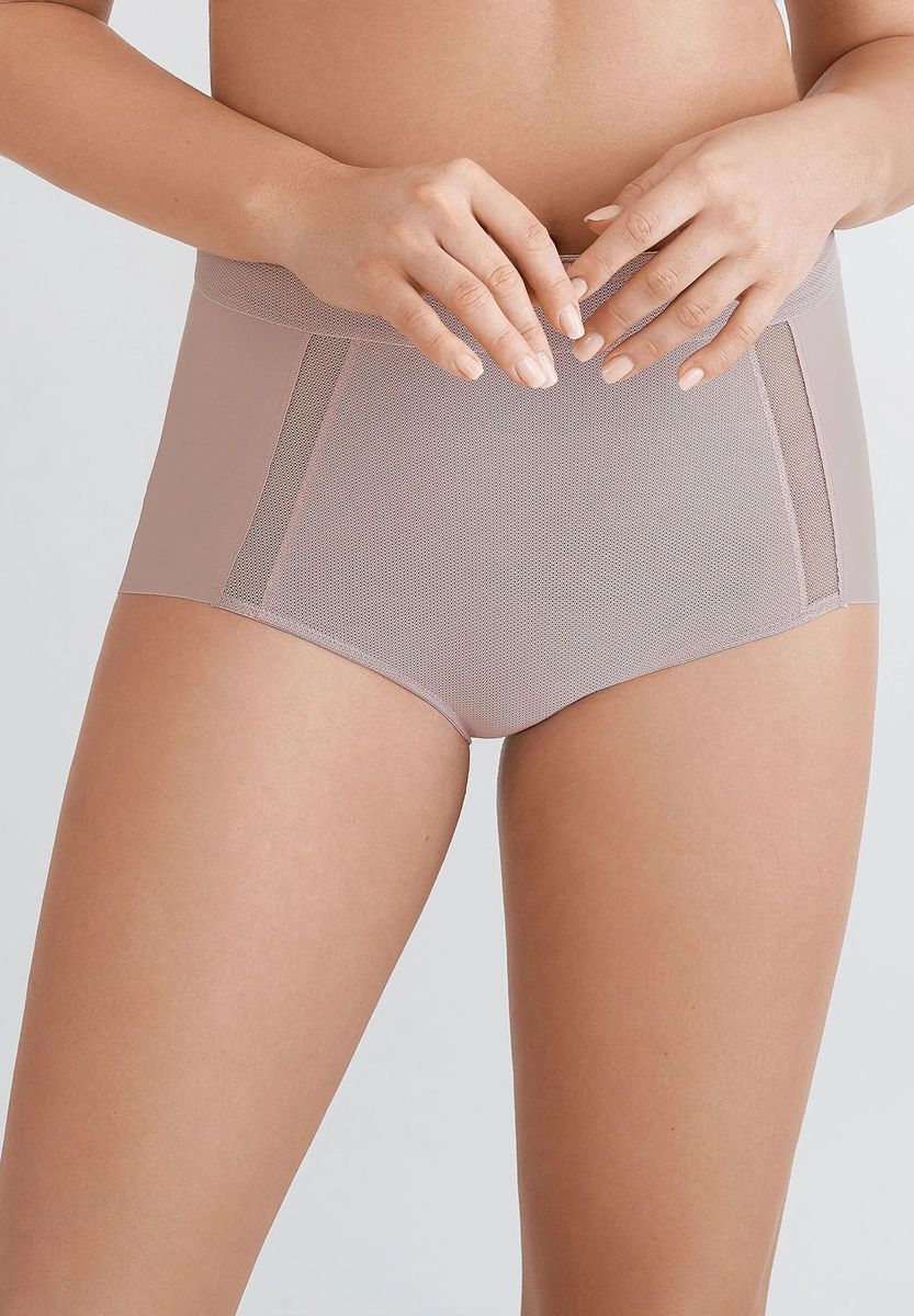 Formender Pantyslip mit hohem Bund