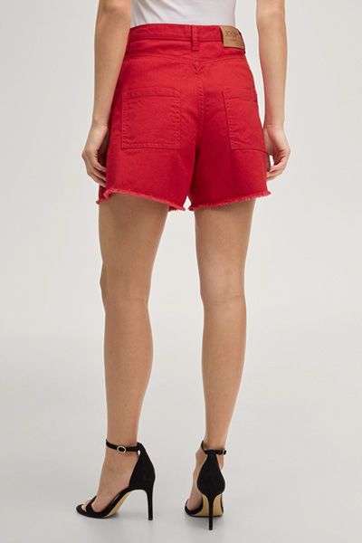 Joop! Rote Denimshorts mit Bundfalten und ausgefransten Säumen