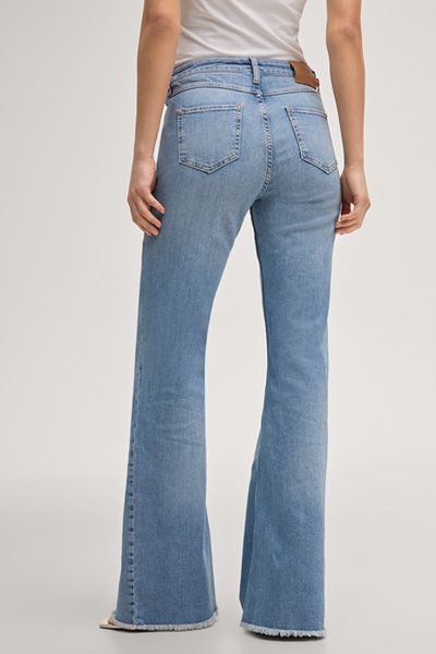 Milena Bootcut Jeans in Hellblau Denim mit Schlag-Saum