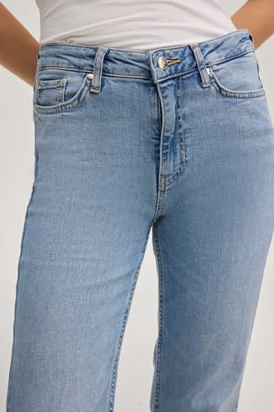 Milena Bootcut Jeans in Hellblau Denim mit Schlag-Saum
