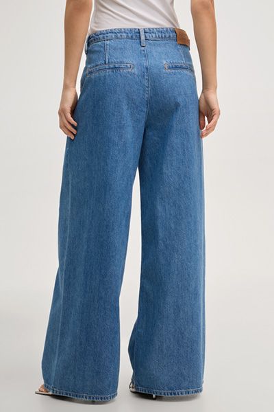 Wide Leg Jeans Elise mit Bundfalten in Mid Blue Denim
