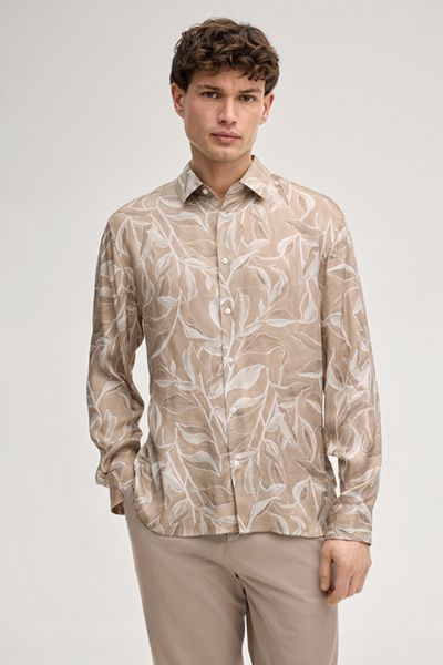Beige Hemd mit Blätterdruck, langen Ärmeln und Kentkragen