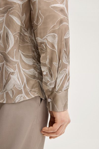 Beige Hemd mit Blätterdruck, langen Ärmeln und Kentkragen