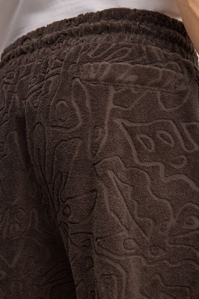 Unisex Frottee-Fleece Sweatshorts mit geprägtem Muster in Dunkelbraun