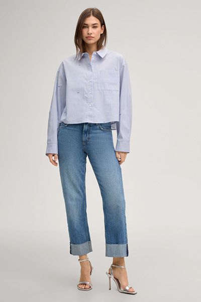 Modernes Cropped Pinstripe Hemd Basima in Blau und Weiß