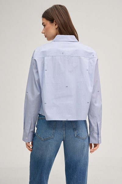 Modernes Cropped Pinstripe Hemd Basima in Blau und Weiß