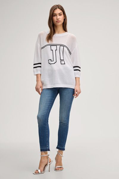Kamias Strick-Shirt in Weiß mit 'J!'-Schriftzug und Streifen