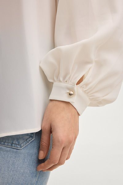 Offwhite Bauernbluse mit Ballonärmeln und Schnürhals