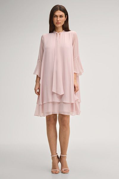 Windsor Denia Kleid in Rosé Chiffon mit Bindekragen