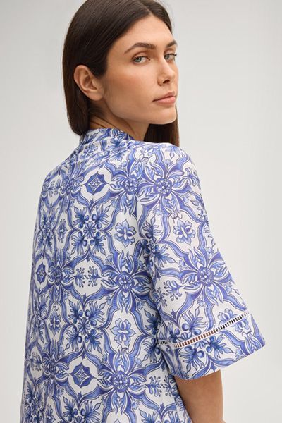 Marc Cain Desa Weißes und Blaues gemustertes Midikleid Stehkragen