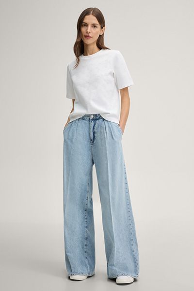 Marc Cain Weißes Struktur T-Shirt mit Kornblumenmonogramm und Kurzarm