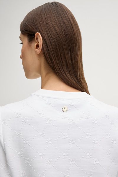 Marc Cain Weißes Struktur T-Shirt mit Kornblumenmonogramm und Kurzarm