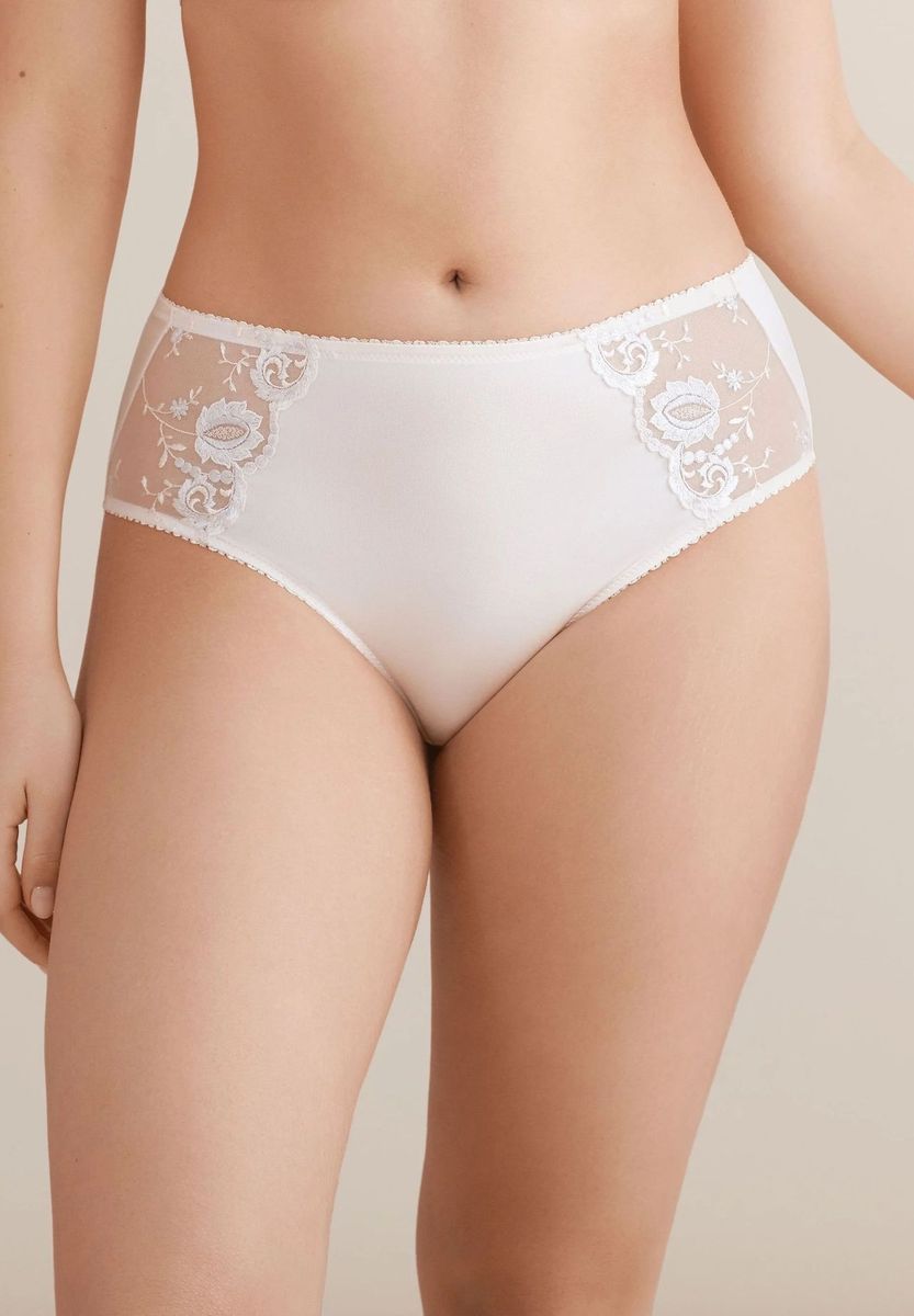 Elegante, hoch taillierte Slips mit Spitzenbesatz