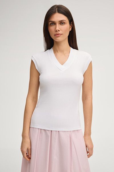 Touka Weißes Baumwoll-T-Shirt mit femininem V-Ausschnitt und kurzen Ärmeln