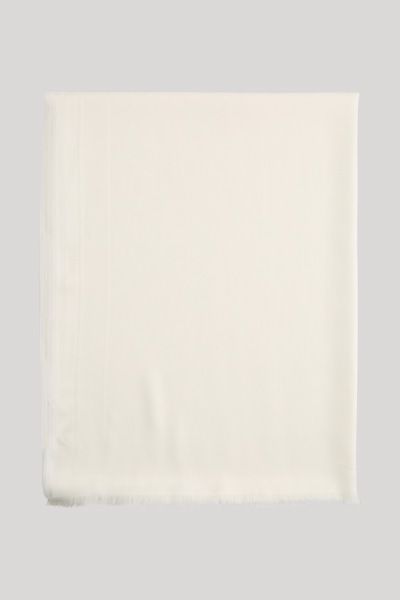 Weicher Modal-Schal mit dezenten Details