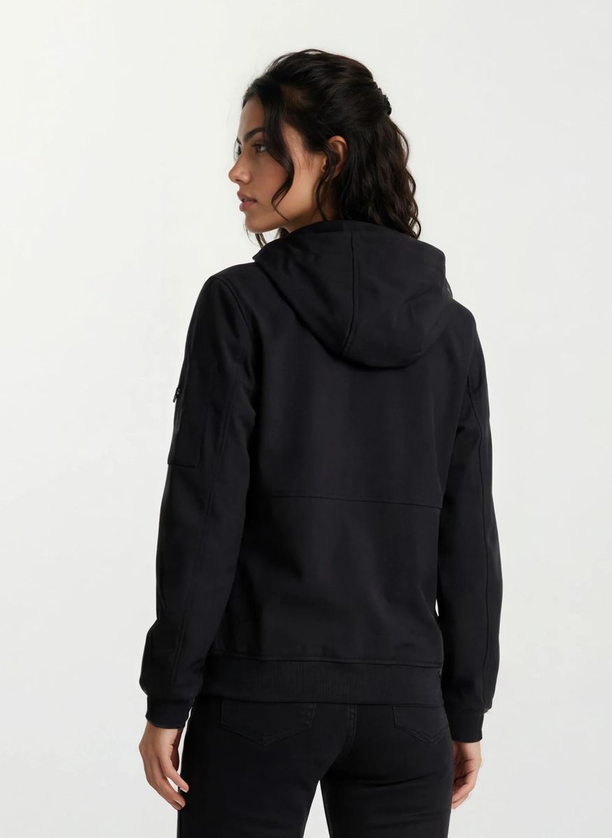 Funktionale Outdoorjacke mit Kapuze