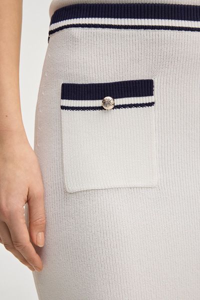 Kolanka Strickrock in Offwhite mit gestreiften Taschen