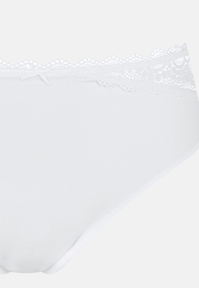 Klassischer weißer Slip mit Spitzensaum