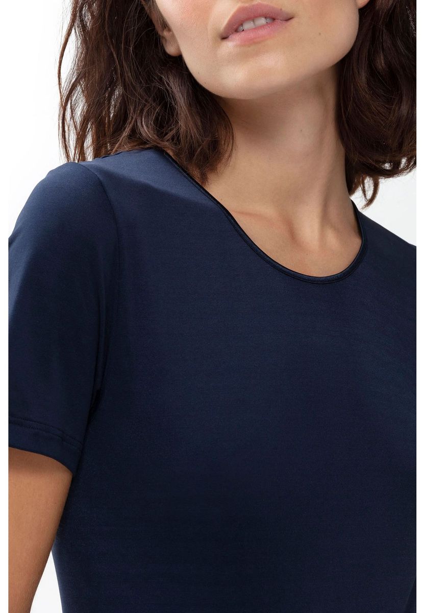 Figurbetontes T-Shirt mit Satinbesatz